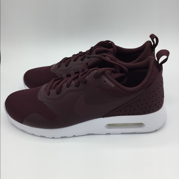 Nike Shoes - Women’s Nike Air Max Tavas